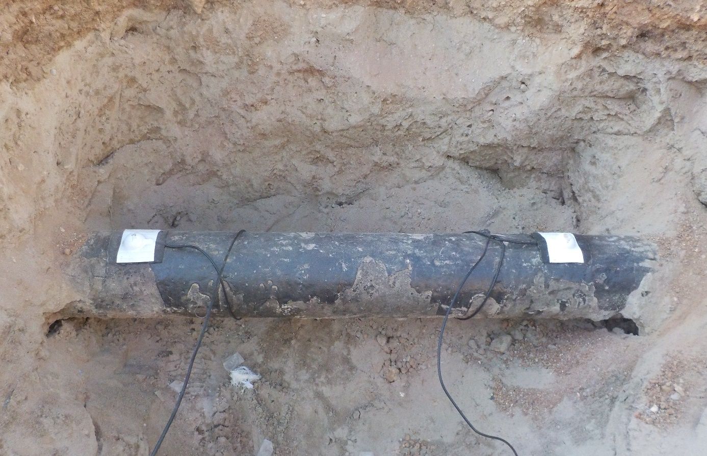 Conexiones eléctricas sobre un ducto descubierto
